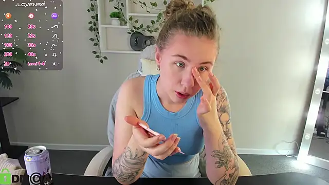 Snapshot of Elsie_Cutties chatting on November 3, 2025, 1:11 am Elsie Cutties online show from November 3, 2025, 1:11 am