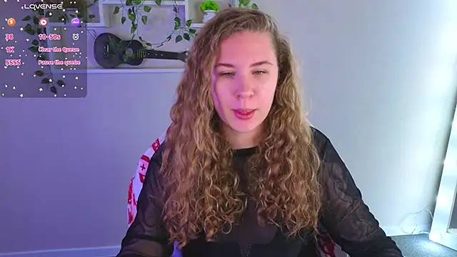 Snapshot of Elsie_Cutties chatting on November 12, 2025, 12:26 am Elsie Cutties online show from November 12, 2025, 12:26 am