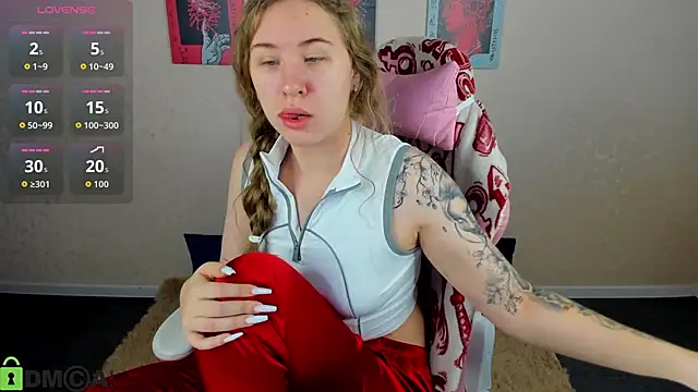 Snapshot of Elsie_Cutties chatting on October 22, 2025, 1:05 am Elsie Cutties online show from October 22, 2025, 1:05 am