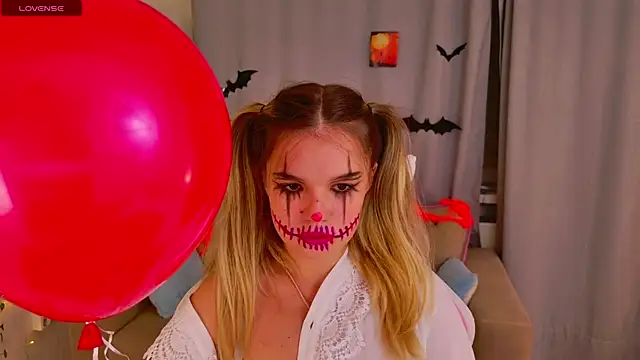 KellyHayden online show from October 31, 2025, 5:31 pm