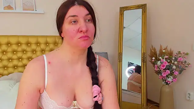 TrishaDarks online show from April 2, 2026, 5:03 am