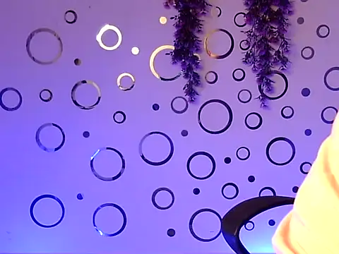 Aaliya02 online show from April 5, 2026, 8:59 pm