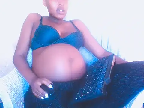 Snapshot of l4_love chatting on October 1, 2025, 3:27 pm l4 love online show from October 1, 2025, 3:27 pm