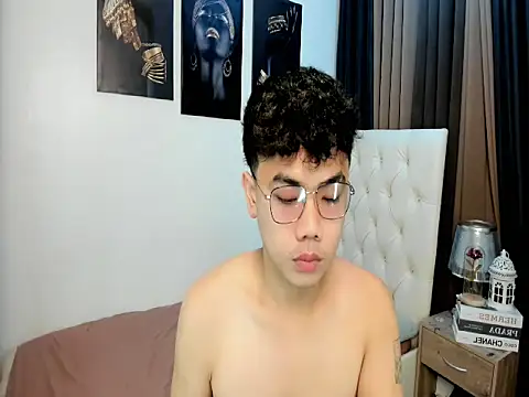 Snapshot of JuliuswildCock chatting on October 14, 2025, 5:24 pm JuliuswildCock online show from October 14, 2025, 5:24 pm