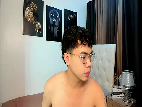 Snapshot of JuliuswildCock chatting on October 12, 2025, 5:03 pm JuliuswildCock online show from October 12, 2025, 5:03 pm