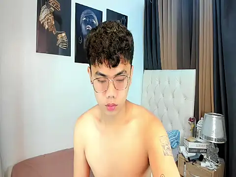 Snapshot of JuliuswildCock chatting on October 10, 2025, 5:03 pm JuliuswildCock online show from October 10, 2025, 5:03 pm