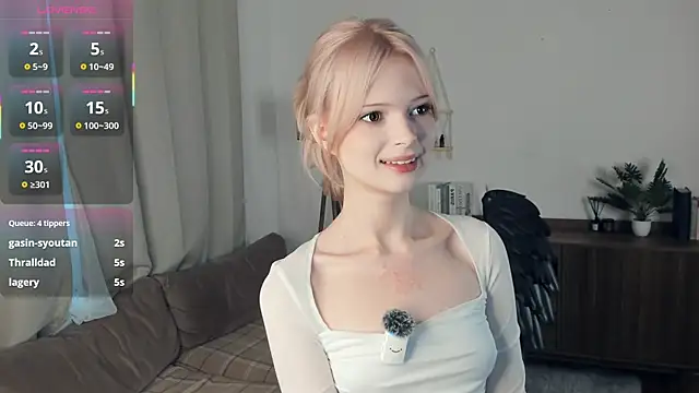 Snapshot of LaureMestler chatting on December 20, 2025, 8:17 am LaureMestler online show from December 20, 2025, 8:17 am