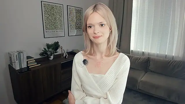 LaureMestler online show from September 30, 2025, 9:04 am