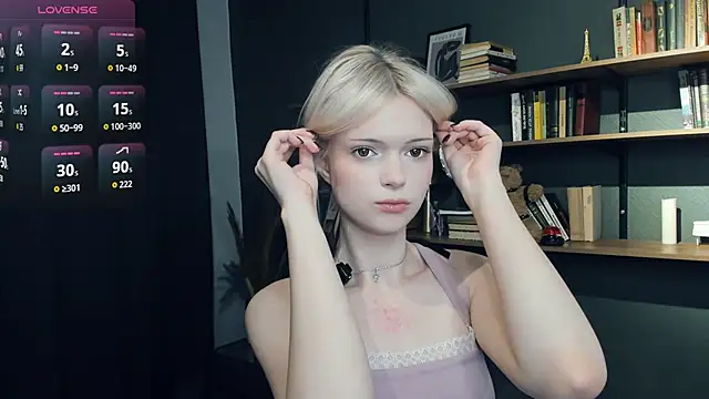 Snapshot of LaureMestler chatting on January 15, 2026, 1:14 pm LaureMestler online show from January 15, 2026, 1:14 pm