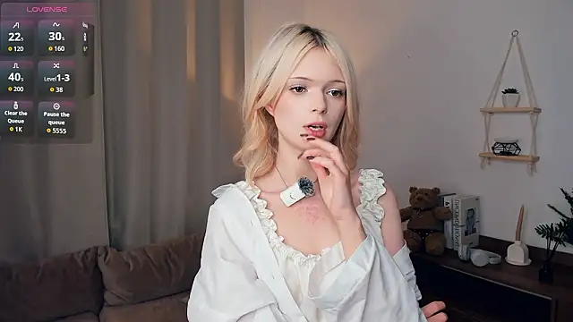 Snapshot of LaureMestler chatting on February 9, 2026, 11:52 am LaureMestler online show from February 9, 2026, 11:52 am