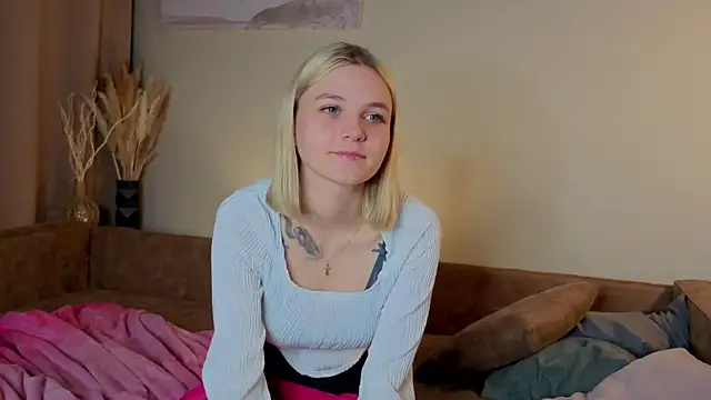 Snapshot of KelleDomin chatting on October 22, 2025, 7:24 pm KelleDomin online show from October 22, 2025, 7:24 pm