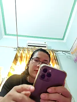 Linda-pusy online show from November 6, 2025, 3:21 am