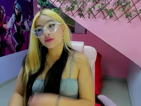Snapshot of missylove303av chatting on October 15, 2025, 2:36 pm missylove303av online show from October 15, 2025, 2:36 pm