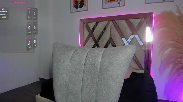 akira 09  online show from October 1, 2025, 12:09 pm