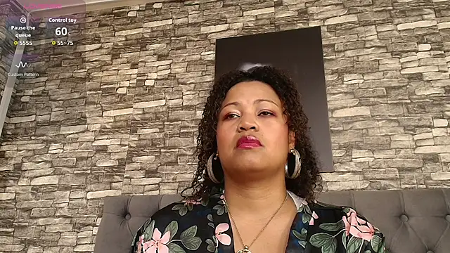 TaniaJhons online show from October 12, 2025, 3:02 pm