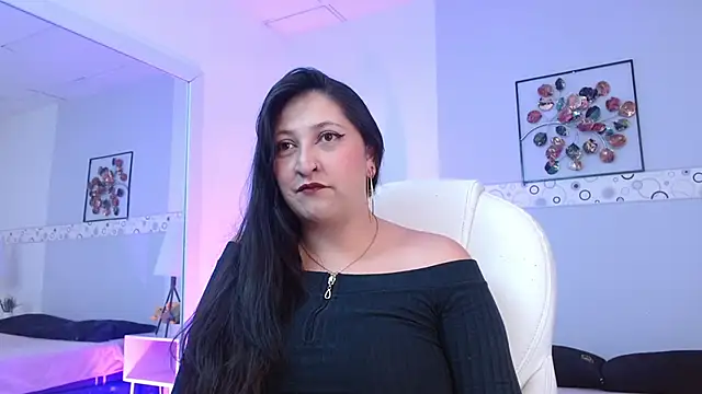 Snapshot of Kata_Rosse chatting on October 4, 2025, 3:41 am Kata Rosse online show from October 4, 2025, 3:41 am