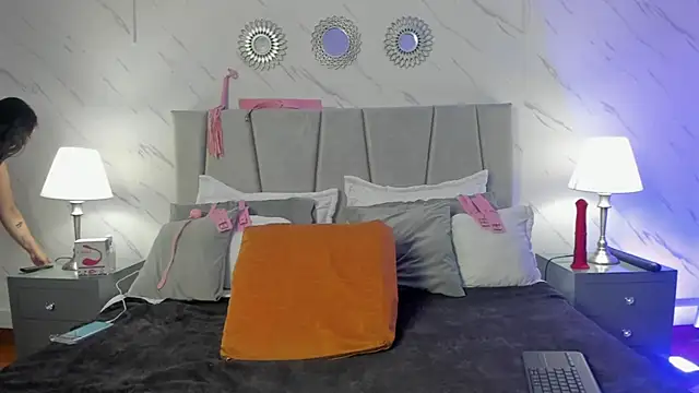 Michell Monet online show from October 29, 2025, 12:15 pm