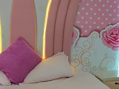 Snapshot of SofiaaBigBoobs chatting on December 4, 2025, 12:04 pm SofiaaBigBoobs online show from December 4, 2025, 12:04 pm