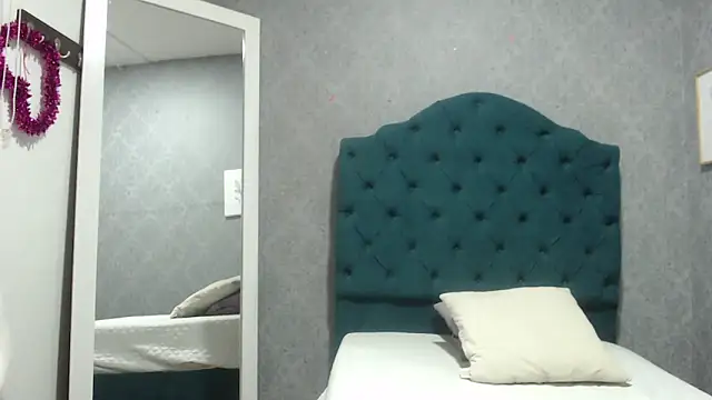 Snapshot of Vic_Taylor chatting on February 5, 2026, 12:01 pm Vic Taylor online show from February 5, 2026, 12:01 pm