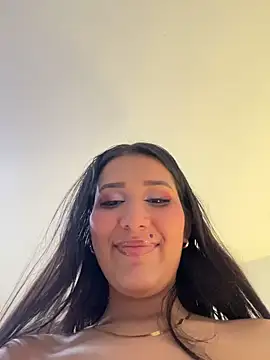 Snapshot of IsabellaJoness_ chatting on February 24, 2026, 8:10 pm IsabellaJoness online show from February 24, 2026, 8:10 pm