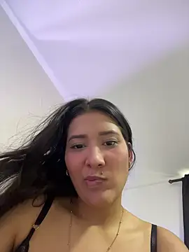 IsabellaJoness  online show from April 3, 2026, 8:37 pm