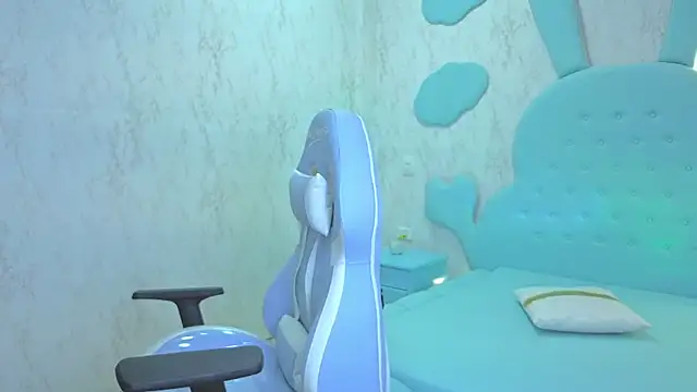 Mia Cuttee online show from November 29, 2025, 3:39 am