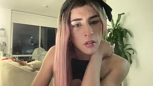 isa  fox online show from November 27, 2025, 3:07 am