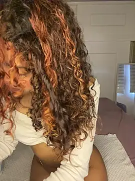 Snapshot of PrettyLia chatting on November 8, 2025, 4:10 pm PrettyLia online show from November 8, 2025, 4:10 pm