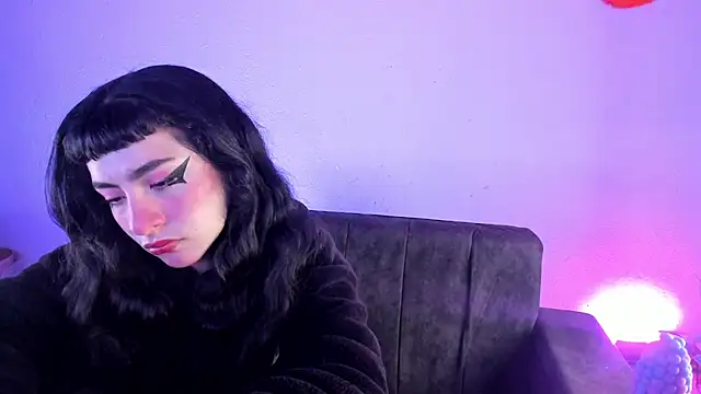 kitty  chs online show from October 26, 2025, 11:21 am