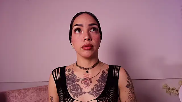 Snapshot of Candy_dim chatting on December 18, 2025, 4:17 am Candy dim online show from December 18, 2025, 4:17 am