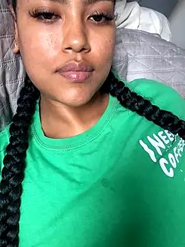 miiabrown18 online show from November 16, 2025, 2:44 pm