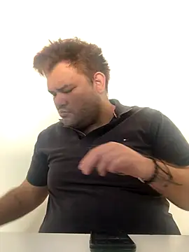 big bearr online show from October 28, 2025, 1:32 pm