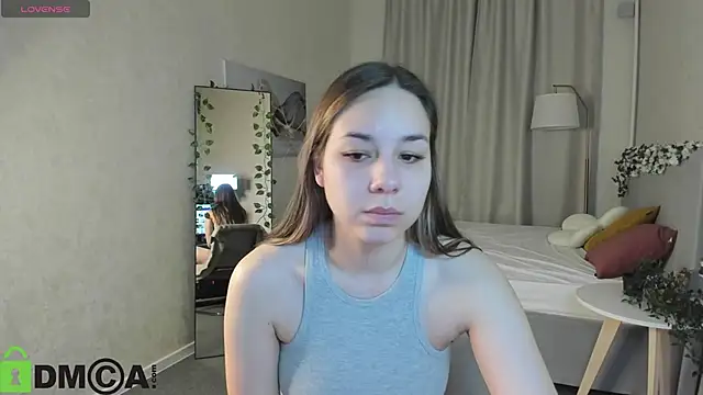 Al1ice Moures online show from December 2, 2025, 1:06 am