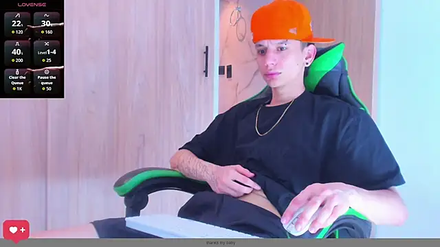 Snapshot of Skinny_batman chatting on October 24, 2025, 4:50 pm Skinny batman online show from October 24, 2025, 4:50 pm