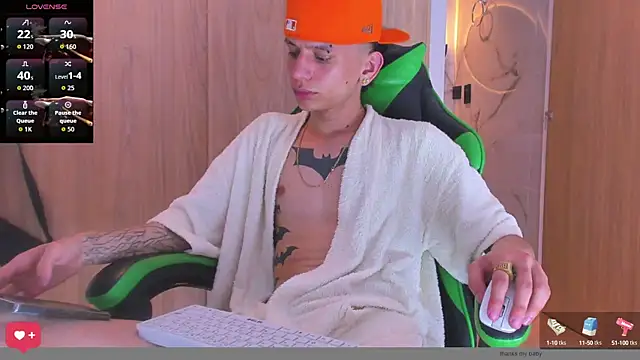 Snapshot of Skinny_batman chatting on October 3, 2025, 10:55 pm Skinny batman online show from October 3, 2025, 10:55 pm