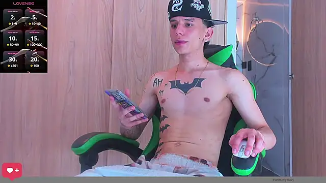 Snapshot of Skinny_batman chatting on September 26, 2025, 3:19 pm Skinny batman online show from September 26, 2025, 3:19 pm