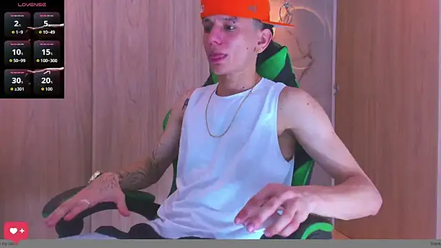 Snapshot of Skinny_batman chatting on October 9, 2025, 9:26 pm Skinny batman online show from October 9, 2025, 9:26 pm