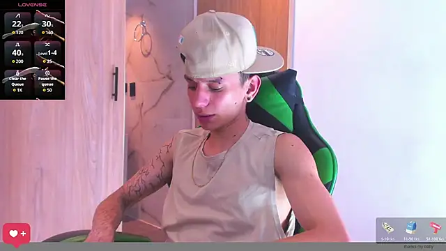 Snapshot of Skinny_batman chatting on October 26, 2025, 6:52 pm Skinny batman online show from October 26, 2025, 6:52 pm