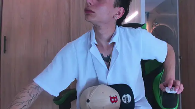 Snapshot of Skinny_batman chatting on September 23, 2025, 12:12 pm Skinny batman online show from September 23, 2025, 12:12 pm