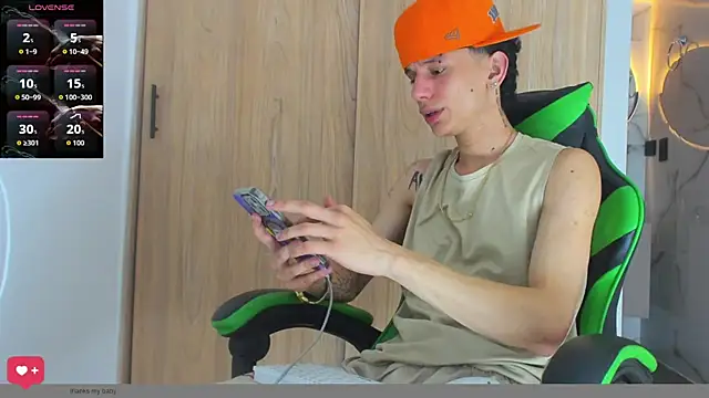 Snapshot of Skinny_batman chatting on September 27, 2025, 1:39 pm Skinny batman online show from September 27, 2025, 1:39 pm