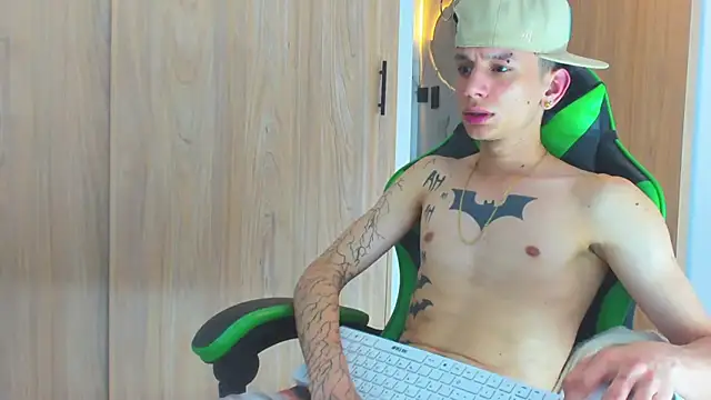 Snapshot of Skinny_batman chatting on October 15, 2025, 7:16 am Skinny batman online show from October 15, 2025, 7:16 am