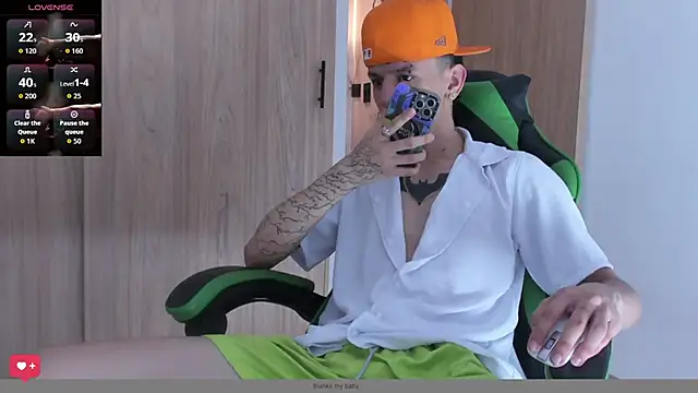 Snapshot of Skinny_batman chatting on October 11, 2025, 12:33 am Skinny batman online show from October 11, 2025, 12:33 am