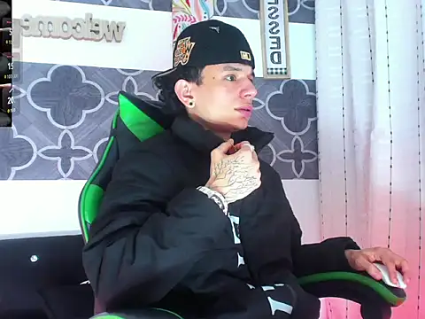 Snapshot of Skinny_batman chatting on December 2, 2025, 10:55 pm Skinny batman online show from December 2, 2025, 10:55 pm