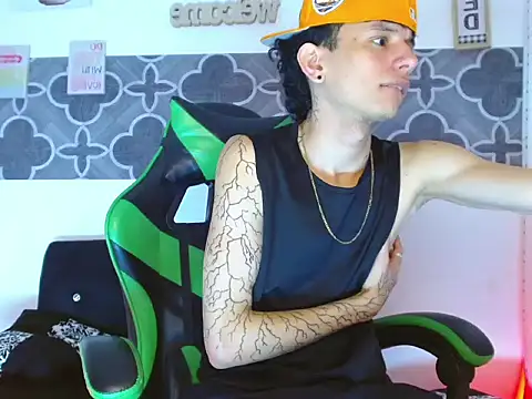 Snapshot of Skinny_batman chatting on December 1, 2025, 8:53 pm Skinny batman online show from December 1, 2025, 8:53 pm