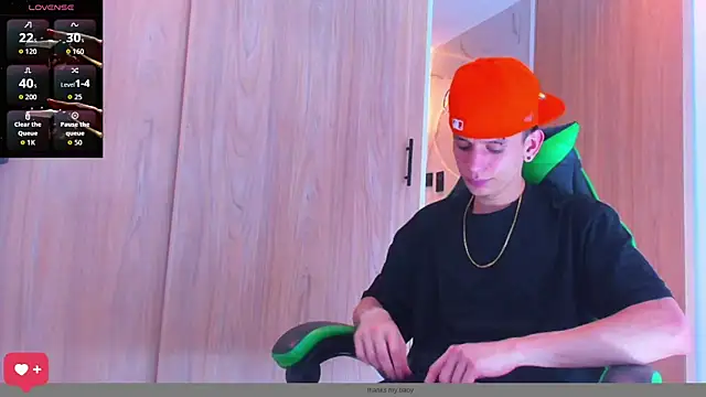 Snapshot of Skinny_batman chatting on October 23, 2025, 11:25 pm Skinny batman online show from October 23, 2025, 11:25 pm