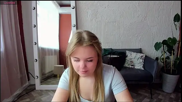 Snapshot of Melissa_199 chatting on October 6, 2025, 10:27 am Melissa 199 online show from October 6, 2025, 10:27 am