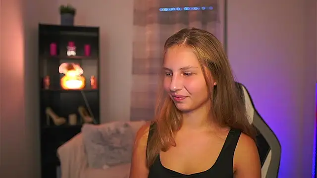 Snapshot of emmie_murray chatting on October 19, 2025, 1:14 pm emmie murray online show from October 19, 2025, 1:14 pm