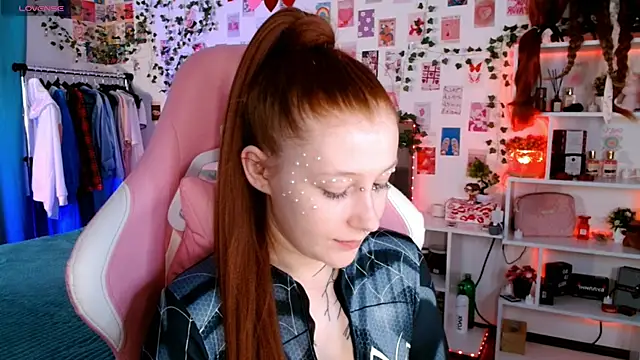 Ayla Hicks online show from November 21, 2025, 8:08 pm