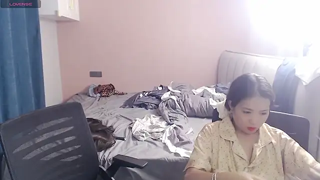 Snapshot of redrose520 chatting on September 24, 2025, 8:21 am redrose520 online show from September 24, 2025, 8:21 am