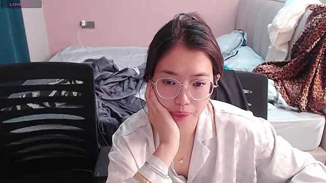 Snapshot of redrose520 chatting on October 11, 2025, 12:28 pm redrose520 online show from October 11, 2025, 12:28 pm